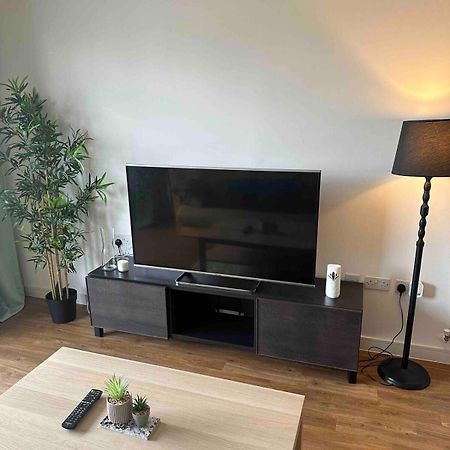 Entire 2 Bedroom Flat London Bagian luar foto
