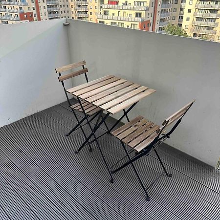Entire 2 Bedroom Flat London Bagian luar foto