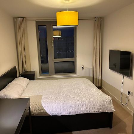 Entire 2 Bedroom Flat London Bagian luar foto