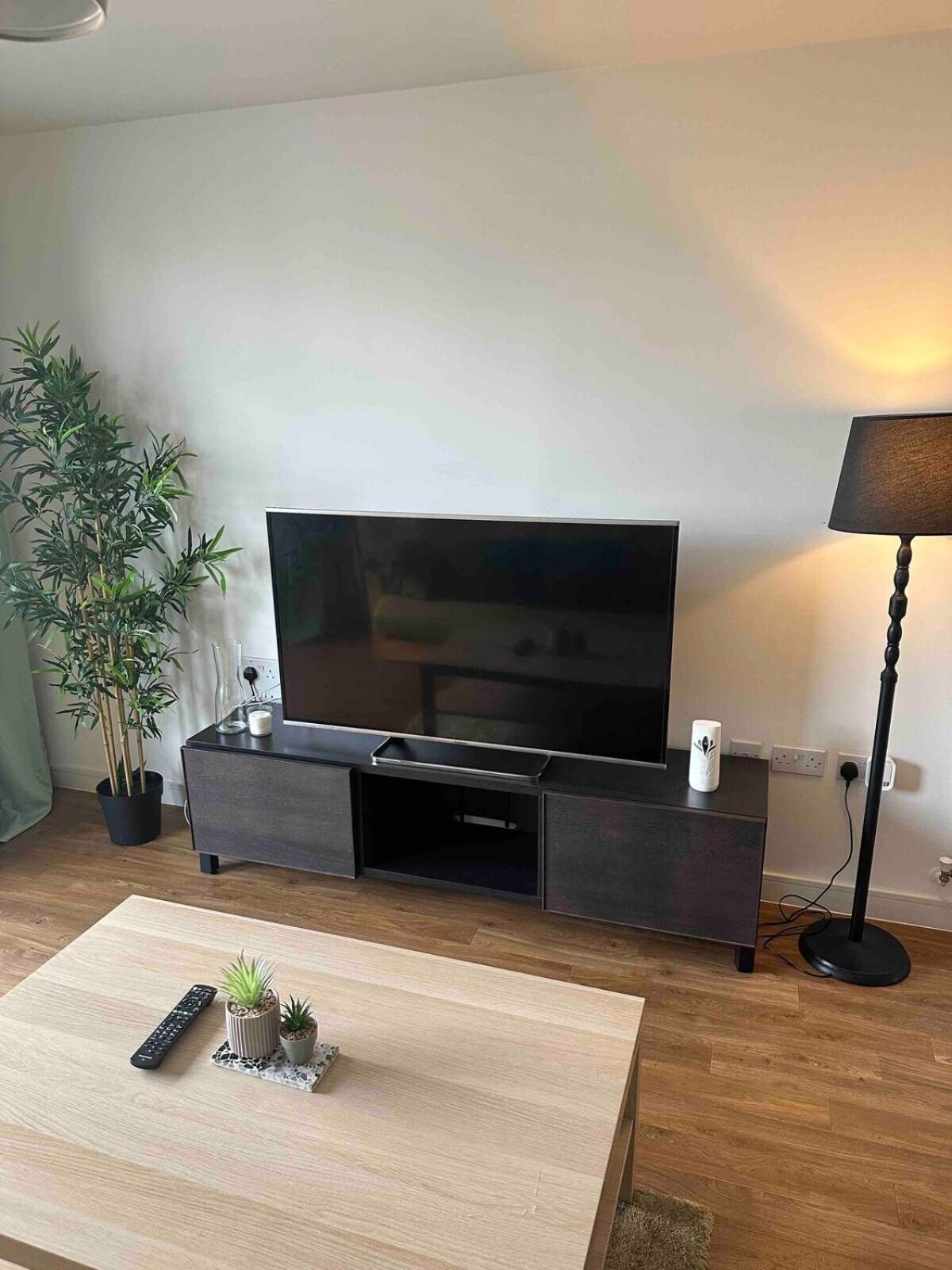 Entire 2 Bedroom Flat London Bagian luar foto